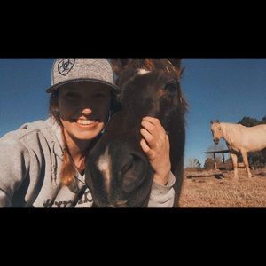 Meet your Posher, Hannah